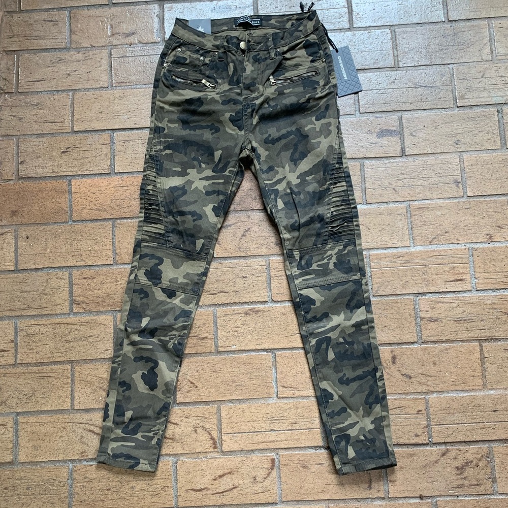 NWT Moto style camo pants